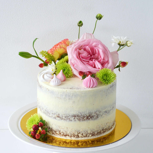 Naked cake con flores naturales